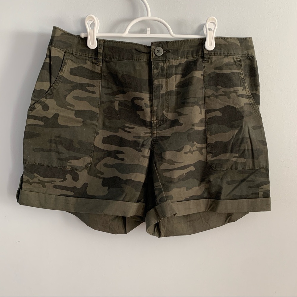 Camouflage Shorts Sanctuary Size XL Green Army Camo Social Standard Roll Hem